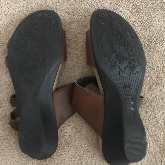 Size 8 tan Nicole sandals. - Picture 3 of 5